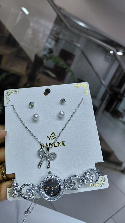 Ladies Silver Watch and Jewelry Set (Light Dial)