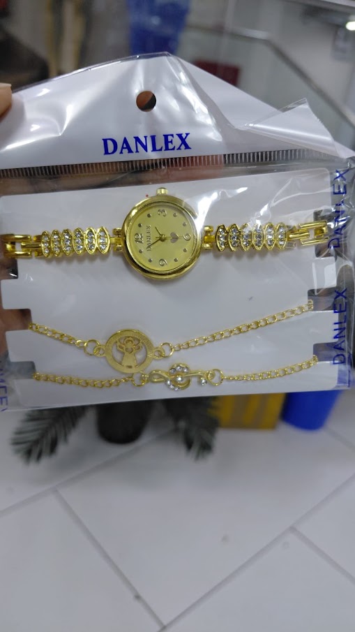 Ladies Round Dial Watch and Bracelet Set